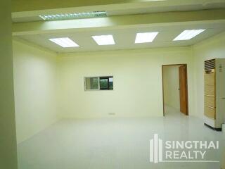 For RENT : Townhouse Phromphong / 4 Bedroom / 4 Bathrooms / 351 sqm / 90000 THB [6842236]