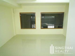 For RENT : Townhouse Phromphong / 4 Bedroom / 4 Bathrooms / 351 sqm / 90000 THB [6842236]