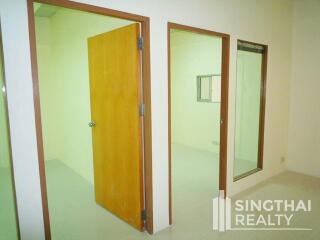 For RENT : Townhouse Phromphong / 4 Bedroom / 4 Bathrooms / 351 sqm / 90000 THB [6842236]