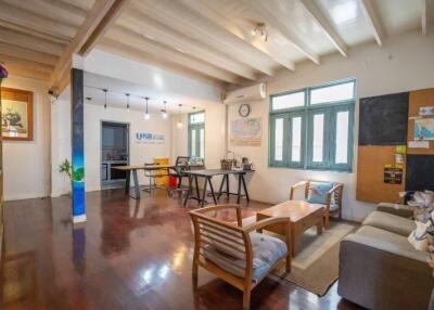 For RENT : House Nana / 4 Bedroom / 3 Bathrooms / 250 sqm / 100000 THB [7184774]