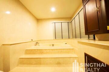 For RENT : Townhouse Thonglor / 5 Bedroom / 3 Bathrooms / 301 sqm / 90000 THB [7473910]