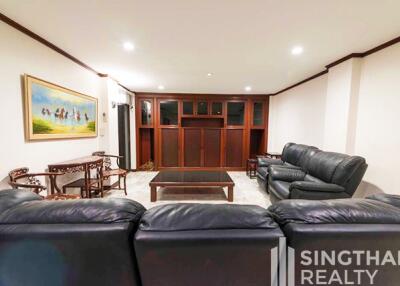 For RENT : Townhouse Thonglor / 5 Bedroom / 3 Bathrooms / 301 sqm / 90000 THB [7473910]