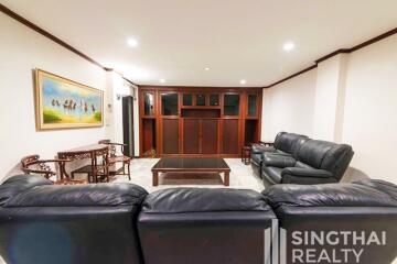 For RENT : Townhouse Thonglor / 5 Bedroom / 3 Bathrooms / 301 sqm / 90000 THB [7473910]