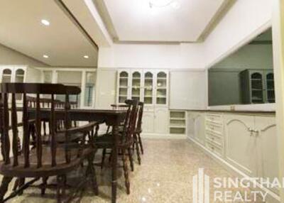 For RENT : Townhouse Thonglor / 5 Bedroom / 3 Bathrooms / 301 sqm / 90000 THB [7473910]