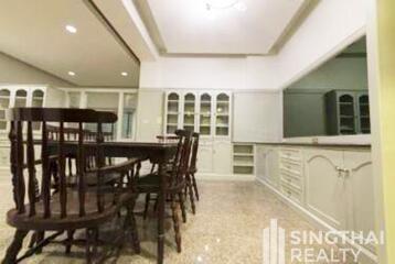 For RENT : Townhouse Thonglor / 5 Bedroom / 3 Bathrooms / 301 sqm / 90000 THB [7473910]