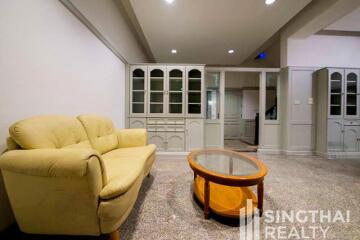 For RENT : Townhouse Thonglor / 5 Bedroom / 3 Bathrooms / 301 sqm / 90000 THB [7473910]