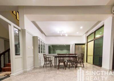For RENT : Townhouse Thonglor / 5 Bedroom / 3 Bathrooms / 301 sqm / 90000 THB [7473910]