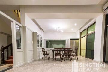 For RENT : Townhouse Thonglor / 5 Bedroom / 3 Bathrooms / 301 sqm / 90000 THB [7473910]