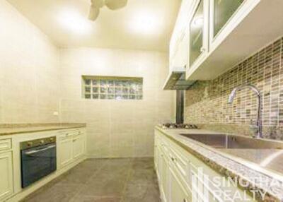 For RENT : Townhouse Thonglor / 5 Bedroom / 3 Bathrooms / 301 sqm / 90000 THB [7473910]