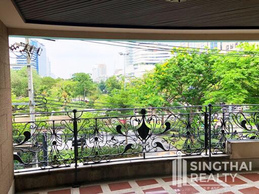 For RENT : N.S. Park / 4 Bedroom / 3 Bathrooms / 195 sqm / 90000 THB [8718815]