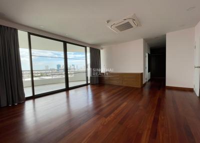 For RENT : Baan Yen Akard / 3 Bedroom / 3 Bathrooms / 245 sqm / 90000 THB [9415497]