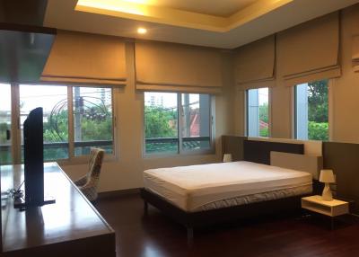 For RENT : L6 Residence / 3 Bedroom / 3 Bathrooms / 220 sqm / 90000 THB [9790641]