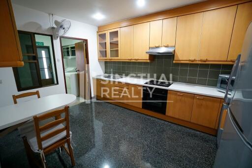 For RENT : Raintree Village Apartment / 3 Bedroom / 3 Bathrooms / 268 sqm / 90000 THB [R10325]