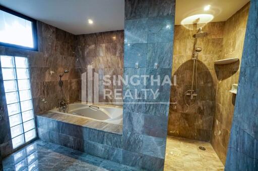 For RENT : Raintree Village Apartment / 3 Bedroom / 3 Bathrooms / 268 sqm / 90000 THB [R10325]