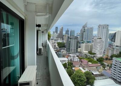 For RENT : Ruamjai Heights / 3 Bedroom / 3 Bathrooms / 209 sqm / 90000 THB [R10655]