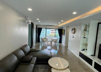 For RENT : Ruamjai Heights / 3 Bedroom / 3 Bathrooms / 209 sqm / 90000 THB [R10655]