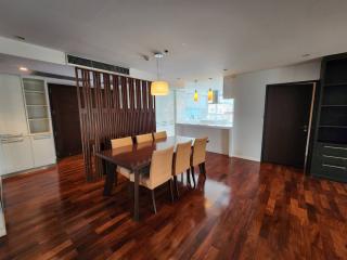 For RENT : Urbana Langsuan / 3 Bedroom / 3 Bathrooms / 170 sqm / 90000 THB [R11087]