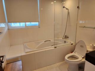 For RENT : Urbana Langsuan / 3 Bedroom / 3 Bathrooms / 170 sqm / 90000 THB [R11087]