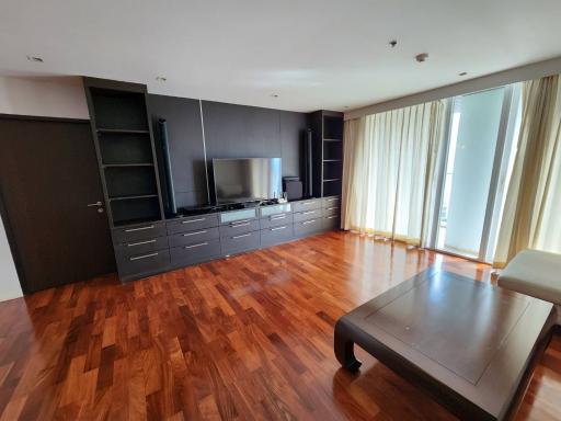 For RENT : Urbana Langsuan / 3 Bedroom / 3 Bathrooms / 170 sqm / 90000 THB [R11087]