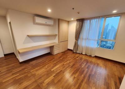 For RENT : Urbana Langsuan / 3 Bedroom / 3 Bathrooms / 170 sqm / 90000 THB [R11088]