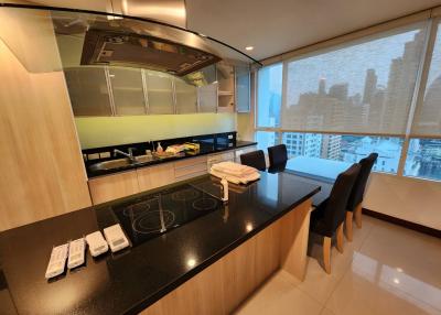 For RENT : Urbana Langsuan / 3 Bedroom / 3 Bathrooms / 170 sqm / 90000 THB [R11088]