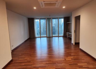 For RENT : Urbana Langsuan / 3 Bedroom / 3 Bathrooms / 170 sqm / 90000 THB [R11088]