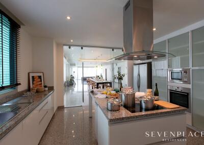 For RENT : Seven Place Executive Residences / 3 Bedroom / 3 Bathrooms / 286 sqm / 92000 THB [7550401]