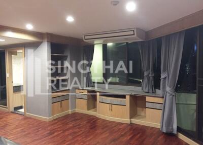 For RENT : Lake Avenue / 2 Bedroom / 3 Bathrooms / 327 sqm / 95000 THB [4272779]