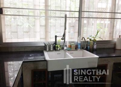 For RENT : House Phromphong / 3 Bedroom / 2 Bathrooms / 251 sqm / 95000 THB [6200860]