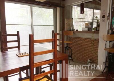 For RENT : House Phromphong / 3 Bedroom / 2 Bathrooms / 251 sqm / 95000 THB [6200860]