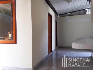 For RENT : House Ekkamai / 4 Bedroom / 5 Bathrooms / 311 sqm / 95000 THB [6673831]