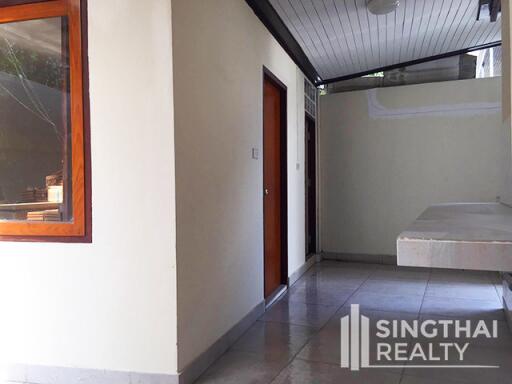 For RENT : House Ekkamai / 4 Bedroom / 5 Bathrooms / 311 sqm / 95000 THB [6673831]