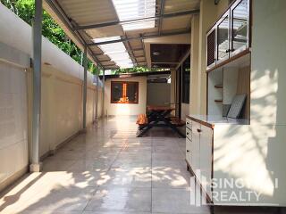 For RENT : House Ekkamai / 4 Bedroom / 5 Bathrooms / 311 sqm / 95000 THB [6673831]