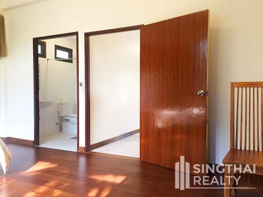 For RENT : House Ekkamai / 4 Bedroom / 5 Bathrooms / 311 sqm / 95000 THB [6673831]