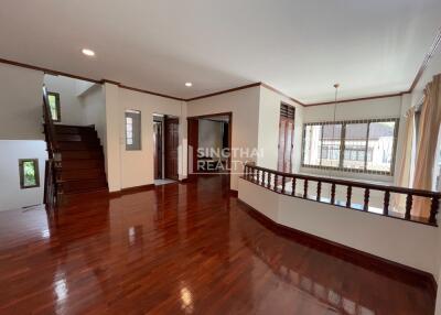 For RENT : House Nana / 4 Bedroom / 4 Bathrooms / 450 sqm / 110000 THB [R10133]