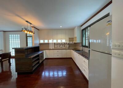 For RENT : House Nana / 4 Bedroom / 4 Bathrooms / 450 sqm / 110000 THB [R10133]