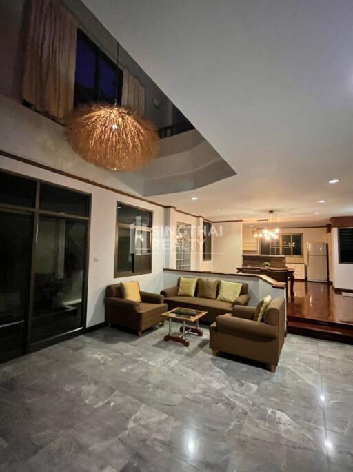 For RENT : House Nana / 4 Bedroom / 4 Bathrooms / 450 sqm / 110000 THB [R10133]