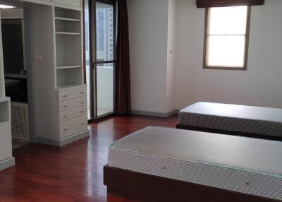 For RENT : Govind Tower / 3 Bedroom / 3 Bathrooms / 360 sqm / 95000 THB [R11038]