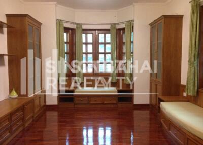 For RENT : House Phrakanong / 4 Bedroom / 5 Bathrooms / 551 sqm / 100000 THB [4039058]