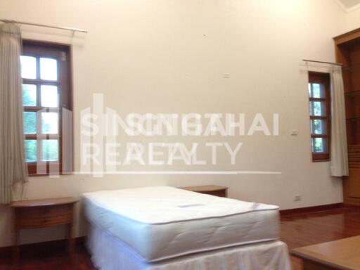 For RENT : House Phrakanong / 4 Bedroom / 5 Bathrooms / 551 sqm / 100000 THB [4039058]