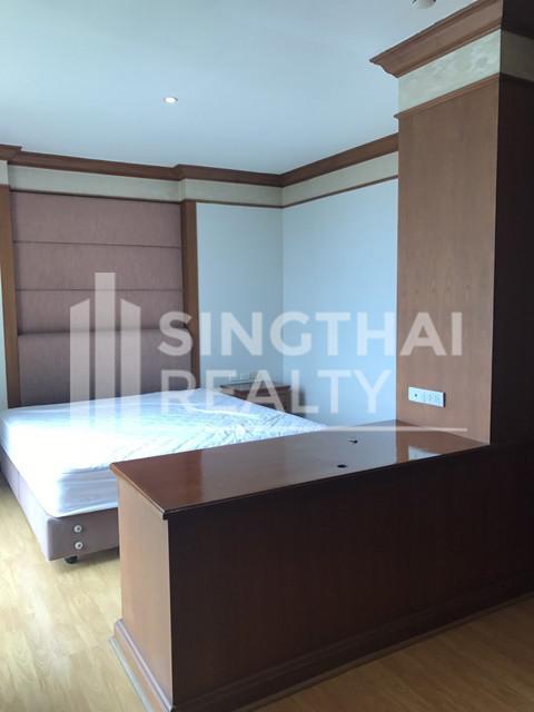 For RENT : Somkid Gardens / 3 Bedroom / 3 Bathrooms / 251 sqm / 120000 THB [4483481]