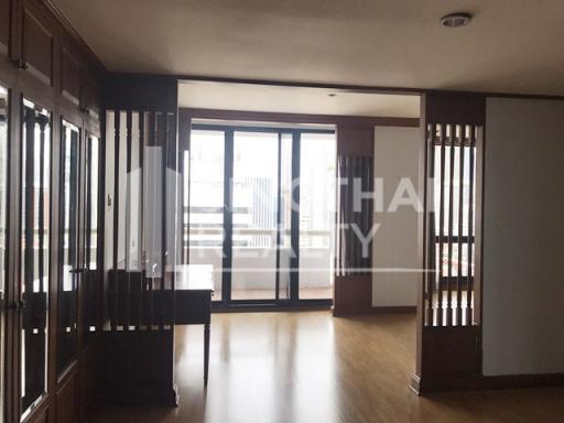 For RENT : Somkid Gardens / 3 Bedroom / 3 Bathrooms / 251 sqm / 120000 THB [4483481]