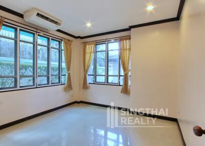 For RENT : House Ekkamai / 4 Bedroom / 4 Bathrooms / 251 sqm / 100000 THB [5347454]