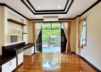 For RENT : House Ekkamai / 4 Bedroom / 4 Bathrooms / 251 sqm / 100000 THB [5347454]