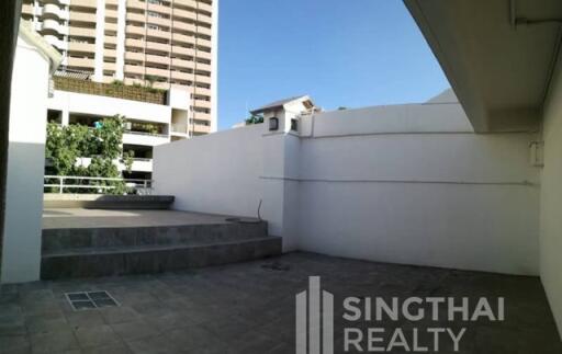 For RENT : House Phromphong / 2 Bedroom / 3 Bathrooms / 251 sqm / 100000 THB [6197215]