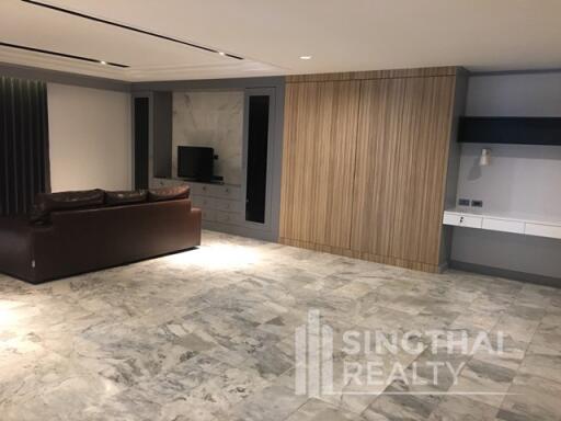 For RENT : D.S. Tower 1 Sukhumvit 33 / 3 Bedroom / 2 Bathrooms / 203 sqm / 100000 THB [6201977]