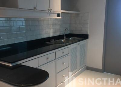 For RENT : D.S. Tower 1 Sukhumvit 33 / 3 Bedroom / 2 Bathrooms / 203 sqm / 100000 THB [6201977]