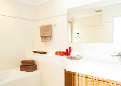 For RENT : Baan Suan Plu / 3 Bedroom / 3 Bathrooms / 286 sqm / 100000 THB [6382494]