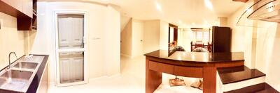 For RENT : Townhouse Ekkamai / 3 Bedroom / 4 Bathrooms / 351 sqm / 100000 THB [6689600]