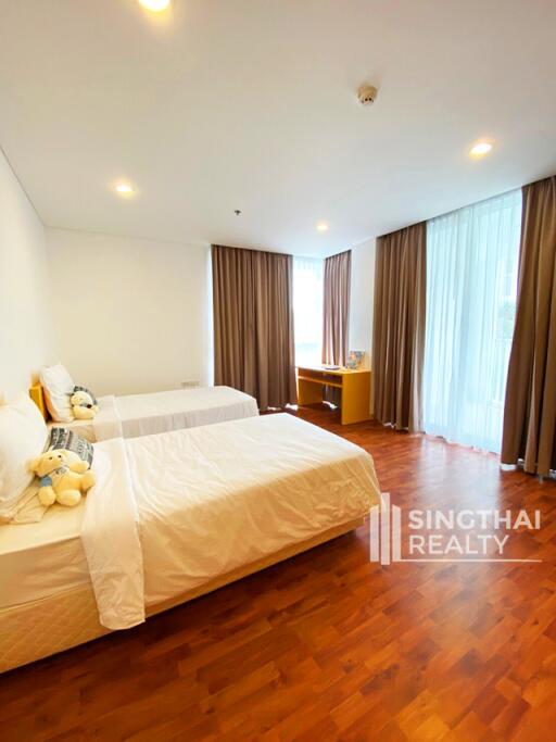 For RENT : Ekamai Gardens / 4 Bedroom / 4 Bathrooms / 291 sqm / 100000 THB [7915050]